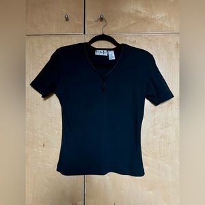Short Sleeve Black Top with 3 Buttons in Front | by design | Size L